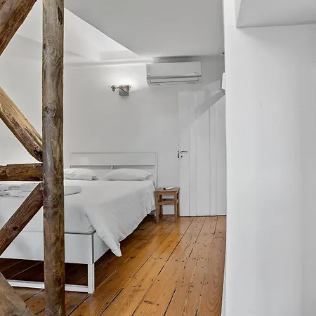 Апартаменты The Blue House - Camoes Cool Loft